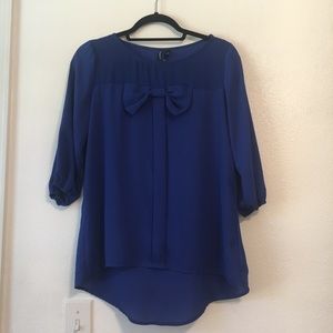 Bow front top! Worn a few times!